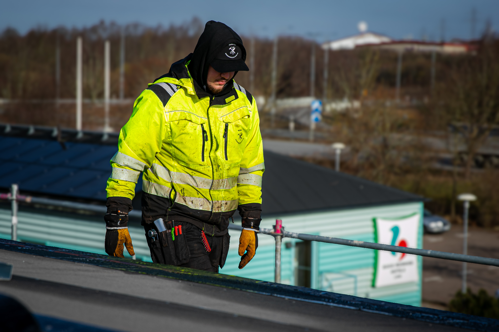 Byggnadsplåtslagare på taket